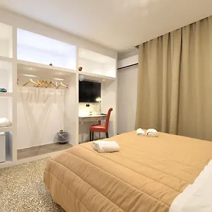 2* Affittacamere Napoli Central City